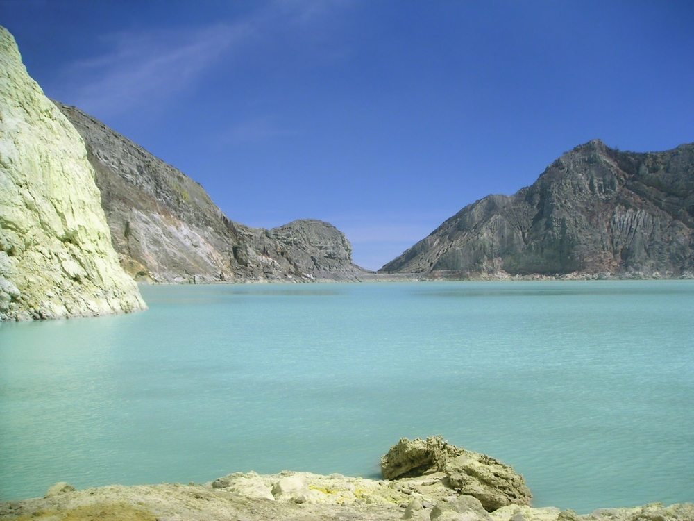 acidedumondedecouleurturquoisevolcankawaijenindonsiexj9.jpg
